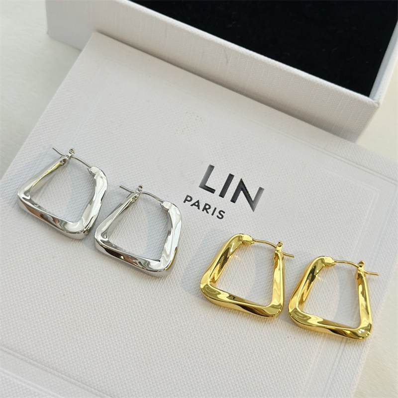 Luxury Ear Studs Designer Jewelry Ladies Classic Brand Ornaments Ladies Wedding Party Accessories Girls Hoop Earrings Gold Silver Erring
Luxury Ear Studs Designer Jewelry Ladies Classic Brand Ornaments Ladies Wedding Party Accessories Girls Hoop Earrings Gold Silver Erring