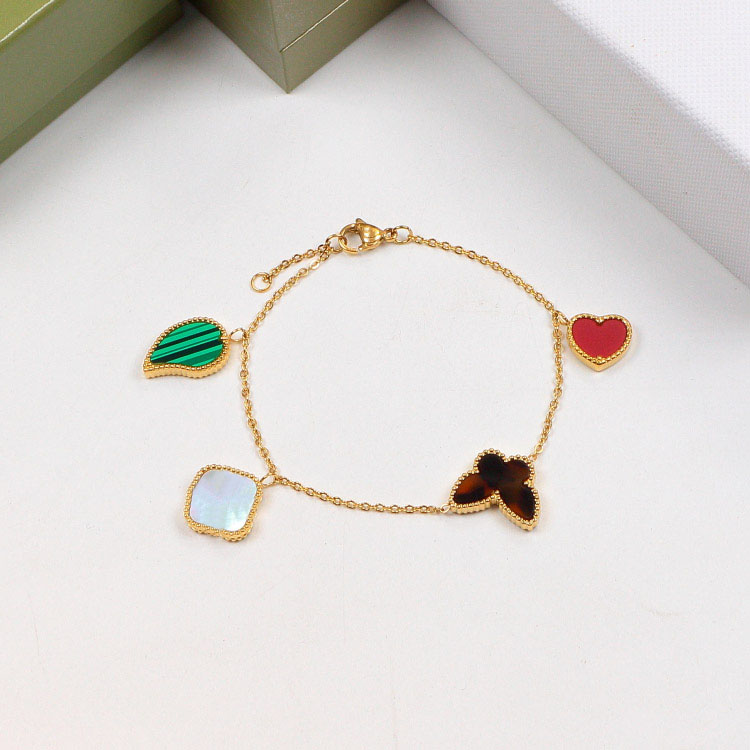 Fashion Womens Luxury Designer Chain Bracelet Four-leaf Clover Cleef Bracelets with pendant 18K Gold necklaces vintage jewelry
Fashion Womens Luxury Designer Chain Bracelet Four-leaf Clover Cleef Bracelets with pendant 18K Gold necklaces vintage jewelry