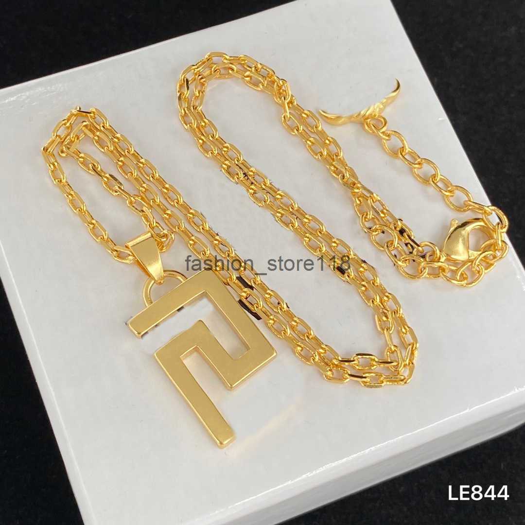 Designer Necklace Fashion V Letter Pendant Banshee Medusa Head 18K Gold Plated Womens RY513
Designer Necklace Fashion V Letter Pendant Banshee Medusa Head 18K Gold Plated Womens RY513