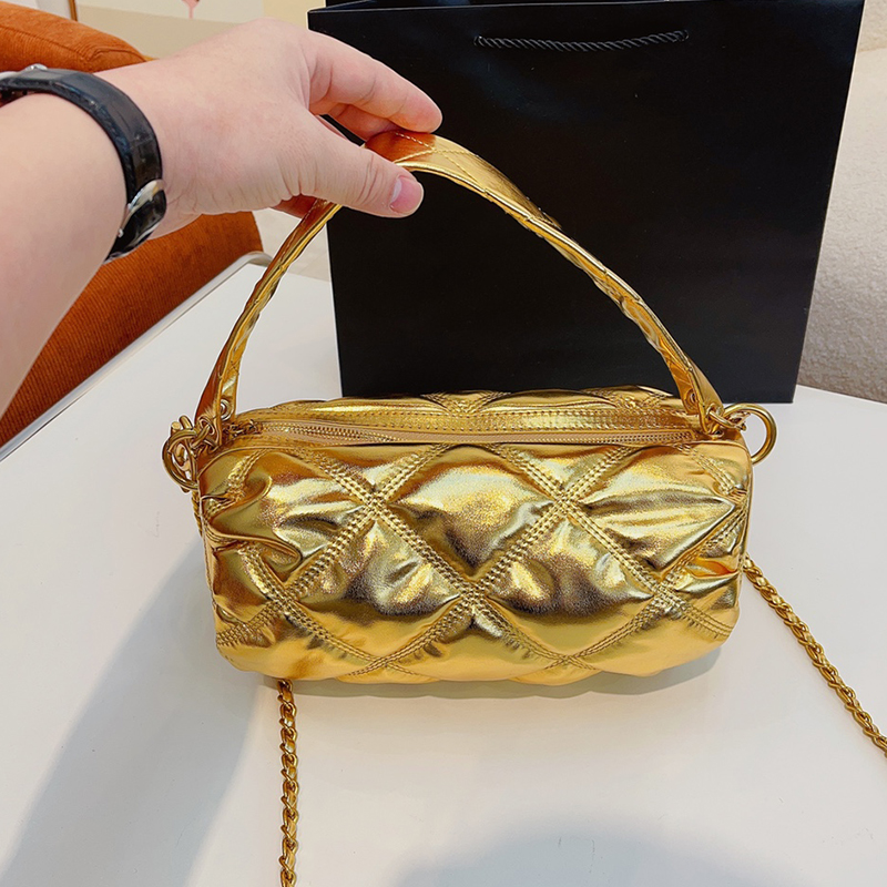 Classic Barrel-shaped Shoulder Bags Handbags Ladies Solid Color Quilted Matelasse Flap Mini Women Crossbody Designer Bags Cowhide Gold-Tone Metal Chains Bag 20CM
Classic Barrel-shaped Shoulder Bags Handbags Ladies Solid Color Quilted Matelasse Flap Mini Women Crossbody Designer Bags Cowhide Gold-Tone Metal Chains Bag 20CM