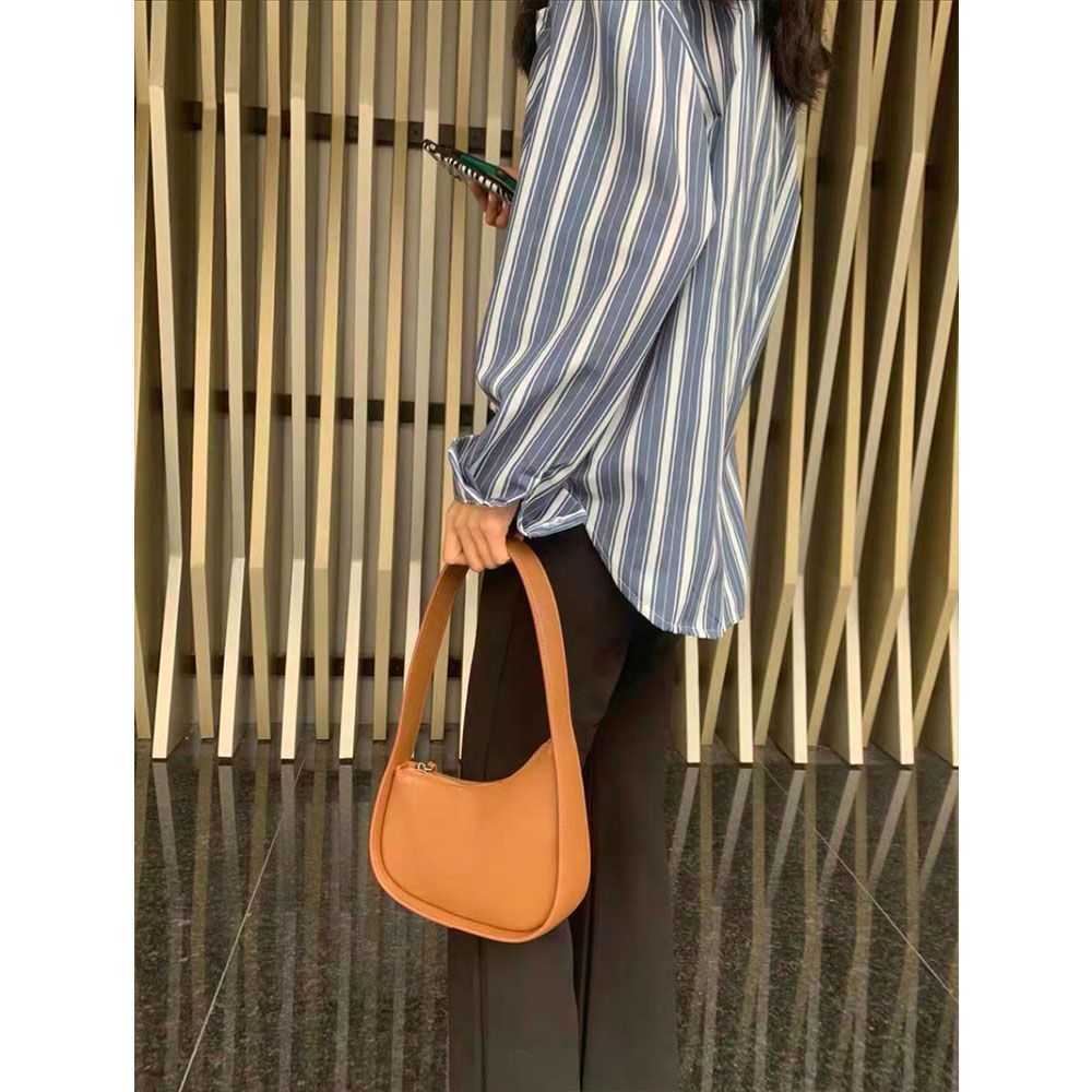 the row bag The half moon row High texture cowhide office worker commuter One shoulder armpit women in style, White trumpet
the row bag The half moon row High texture cowhide office worker commuter One shoulder armpit women in style, White trumpet