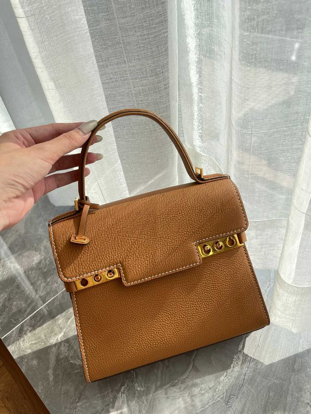 Handbags Delv Fashion Luxury Bags Genuine Leather Elegant Classic One Shoudler Brillant German Brand Outer Seam Wax Grain Shoulder Handbag M YX3V, Caramel
Handbags Delv Fashion Luxury Bags Genuine Leather Elegant Classic One Shoudler Brillant German Brand Outer Seam Wax Grain Shoulder Handbag M YX3V, Caramel