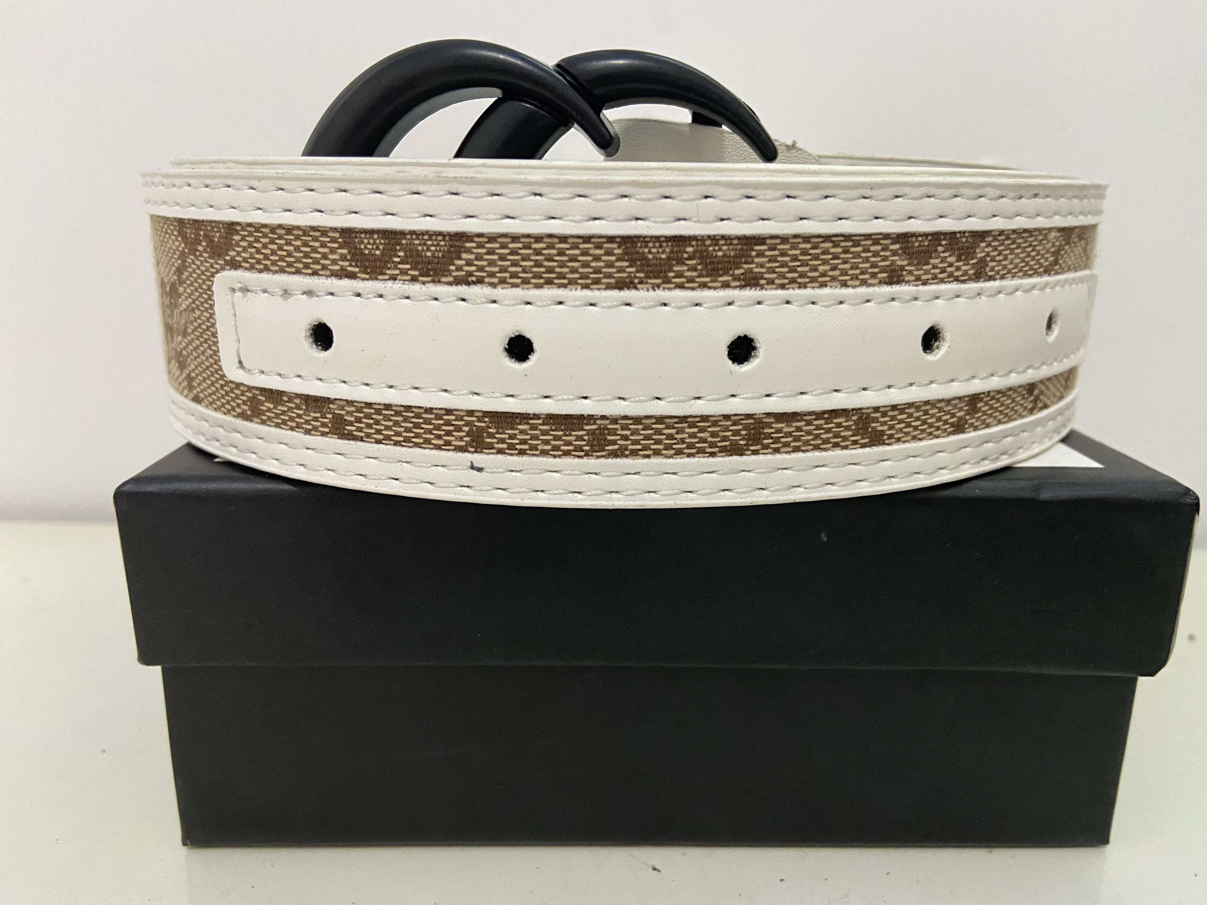 2023 Men's Designer Belt Classic Fashion Luxury Casual Letter L Smooth Buckle Women's Men's Belt 3.8cm Wide, Fast Delivery A6, No box
2023 Men's Designer Belt Classic Fashion Luxury Casual Letter L Smooth Buckle Women's Men's Belt 3.8cm Wide, Fast Delivery A6, No box