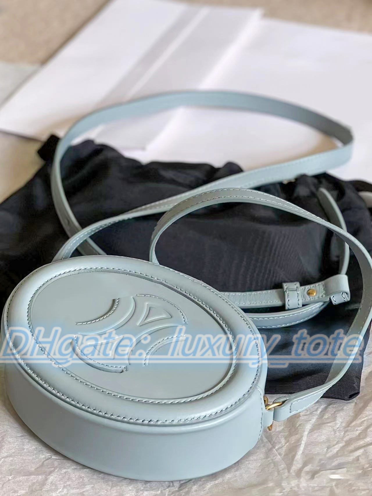 super The new TRIOMPHES round bags Luxury shoulder Crossbody women's men brown Designer purses Oval Wallet Smooth Calfskin Genuine leather satchel pochette handbag, Carton
super The new TRIOMPHES round bags Luxury shoulder Crossbody women's men brown Designer purses Oval Wallet Smooth Calfskin Genuine leather satchel pochette handbag, Carton