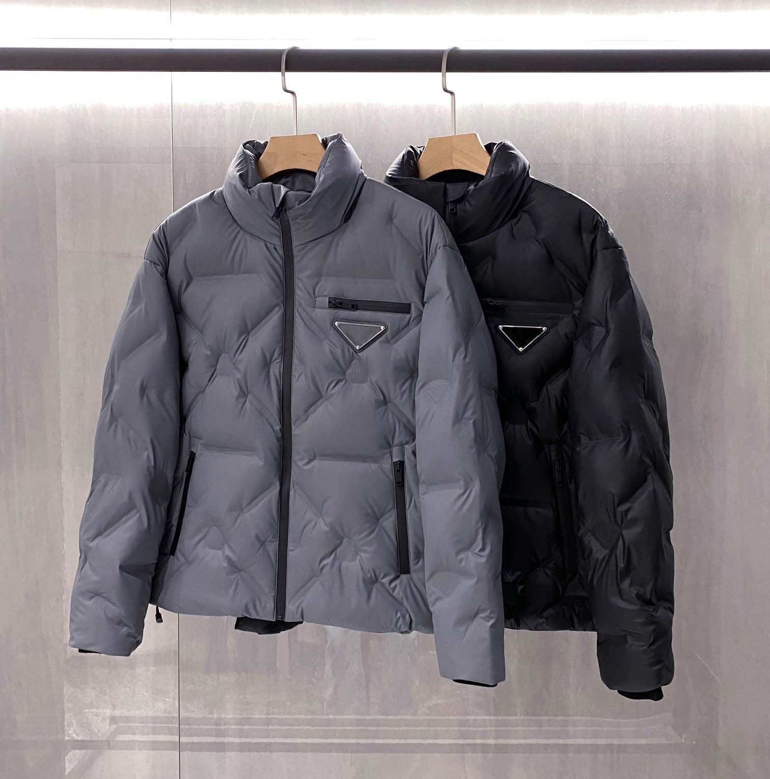 Premium Down Jacket PRAD Designer Tank Top Men's Short Fashion Winter Pra Trend Women's Couples 90% White Goose Thick Shiny S 2XL MJL, Size please consult customer service
Premium Down Jacket PRAD Designer Tank Top Men's Short Fashion Winter Pra Trend Women's Couples 90% White Goose Thick Shiny S 2XL MJL, Size please consult customer service