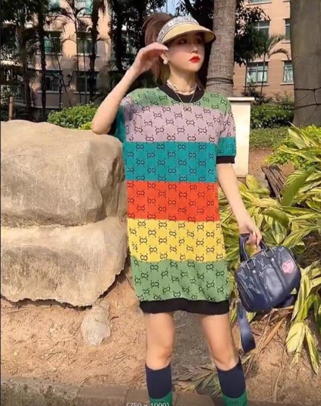 2022G Women T Shirts Long Style Dresses Letters Pattern For Lady Summer Knitted Dress Loose Rainbow Stripe Ice Silk Tees Shirt Round Neck
2022G Women T Shirts Long Style Dresses Letters Pattern For Lady Summer Knitted Dress Loose Rainbow Stripe Ice Silk Tees Shirt Round Neck