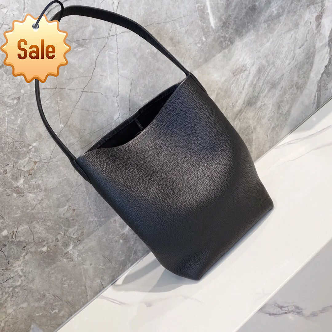 Women's Luxury Designer Handbags Fashion Row Tote Bags Texture Cowhide Autumn/winter High Capacity Commuter Shoulder Bag Factory Direct Sales, Black
Women's Luxury Designer Handbags Fashion Row Tote Bags Texture Cowhide Autumn/winter High Capacity Commuter Shoulder Bag Factory Direct Sales, Black