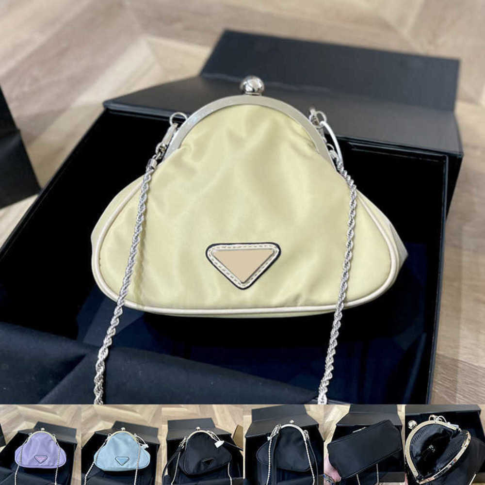 Totes PRAbag Woemns Tote Bag Triangle Designer Bag Cloudy Medium Vintage Clip Bags Luxurys Handbag Designers Purse Wallet Shoulder Crossbody H7IN, Prad-1
Totes PRAbag Woemns Tote Bag Triangle Designer Bag Cloudy Medium Vintage Clip Bags Luxurys Handbag Designers Purse Wallet Shoulder Crossbody H7IN, Prad-1