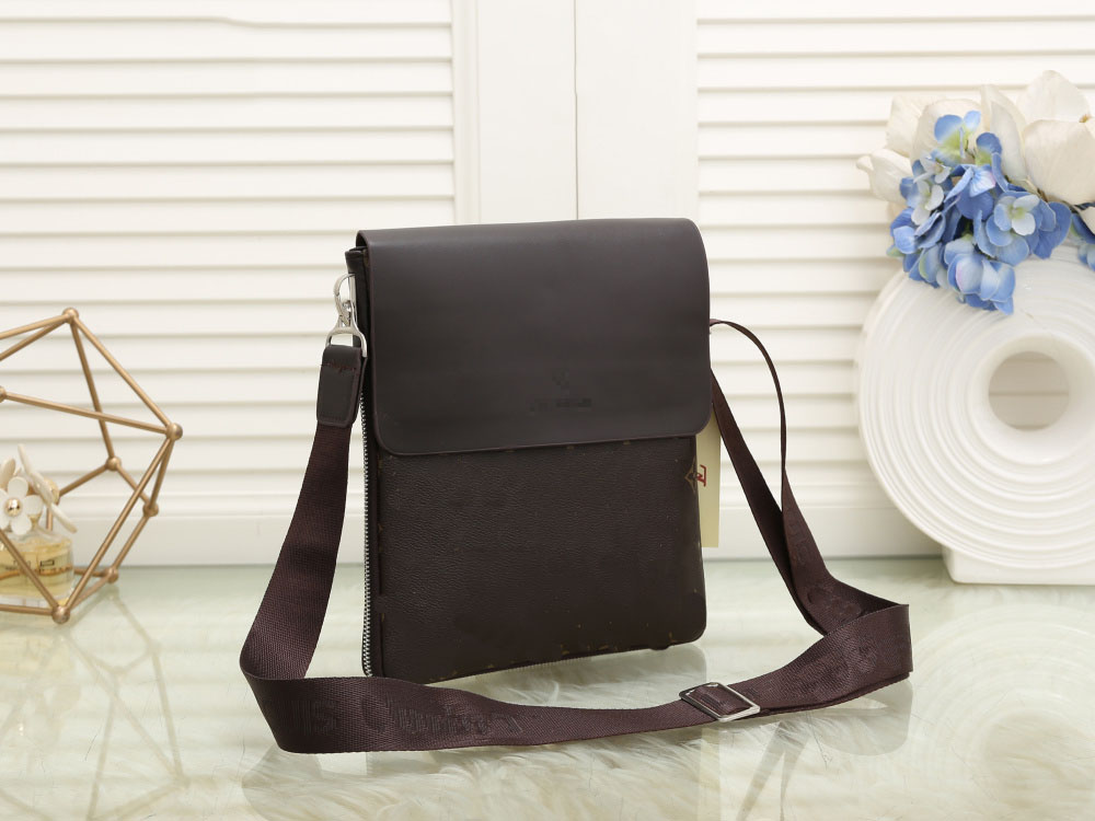 Mens designer bags shoulder bag Luxury crossbodybags French Brand letter leather plaid classic Business handbag Men casual retro brown flower Messenger Bags
Mens designer bags shoulder bag Luxury crossbodybags French Brand letter leather plaid classic Business handbag Men casual retro brown flower Messenger Bags