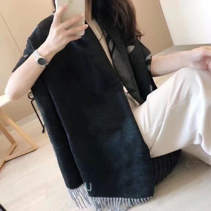 Scarves 2022 New Luxury Scarf Cashmere Thick Shawl Women Long Winter Wram Pashmina Wraps Hijab with Tassel Bufanda Foulard gift 2022
Scarves 2022 New Luxury Scarf Cashmere Thick Shawl Women Long Winter Wram Pashmina Wraps Hijab with Tassel Bufanda Foulard gift 2022