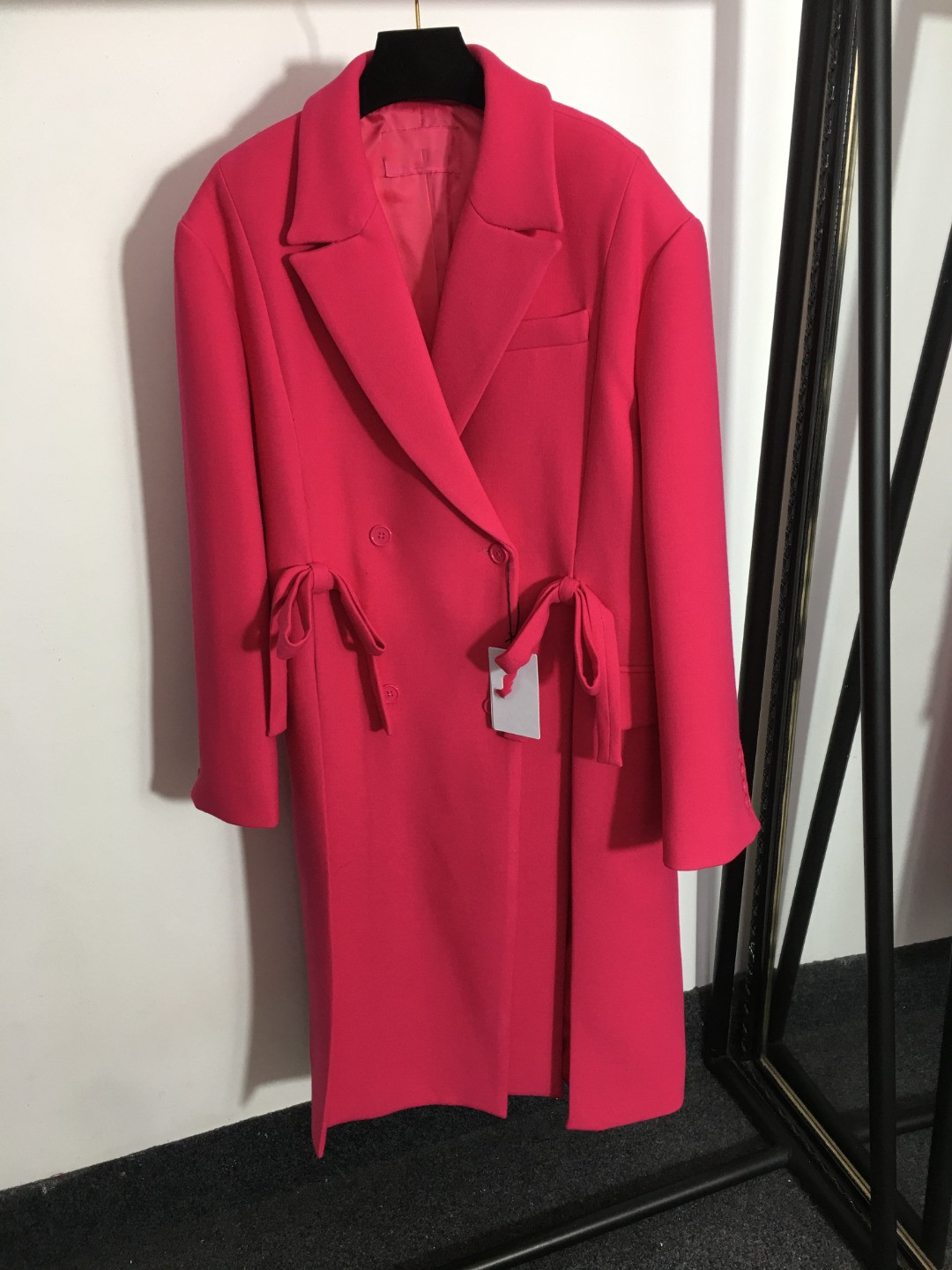 Runway Dresses Luxury designer designs bow tie tie slim mid length suit coat dress, Red
Runway Dresses Luxury designer designs bow tie tie slim mid length suit coat dress, Red