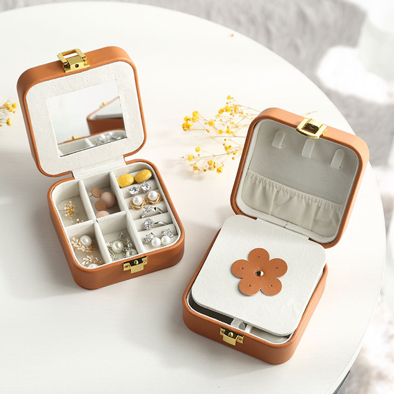 Jewelry Boxes Casegrace PU Leather Mini Jewelry Box Organizer for Jewelry Earrings Necklace Ring Storage Casket Travel Portable Jewellery Case 221119
Jewelry Boxes Casegrace PU Leather Mini Jewelry Box Organizer for Jewelry Earrings Necklace Ring Storage Casket Travel Portable Jewellery Case 221119