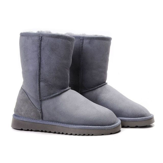 Winter Shorts Snow Boots Men Classic Short Boot Designer Warm Shoes Chestnut Chocolate Gray Black High-Quality Size 40-46 for Male
Winter Shorts Snow Boots Men Classic Short Boot Designer Warm Shoes Chestnut Chocolate Gray Black High-Quality Size 40-46 for Male