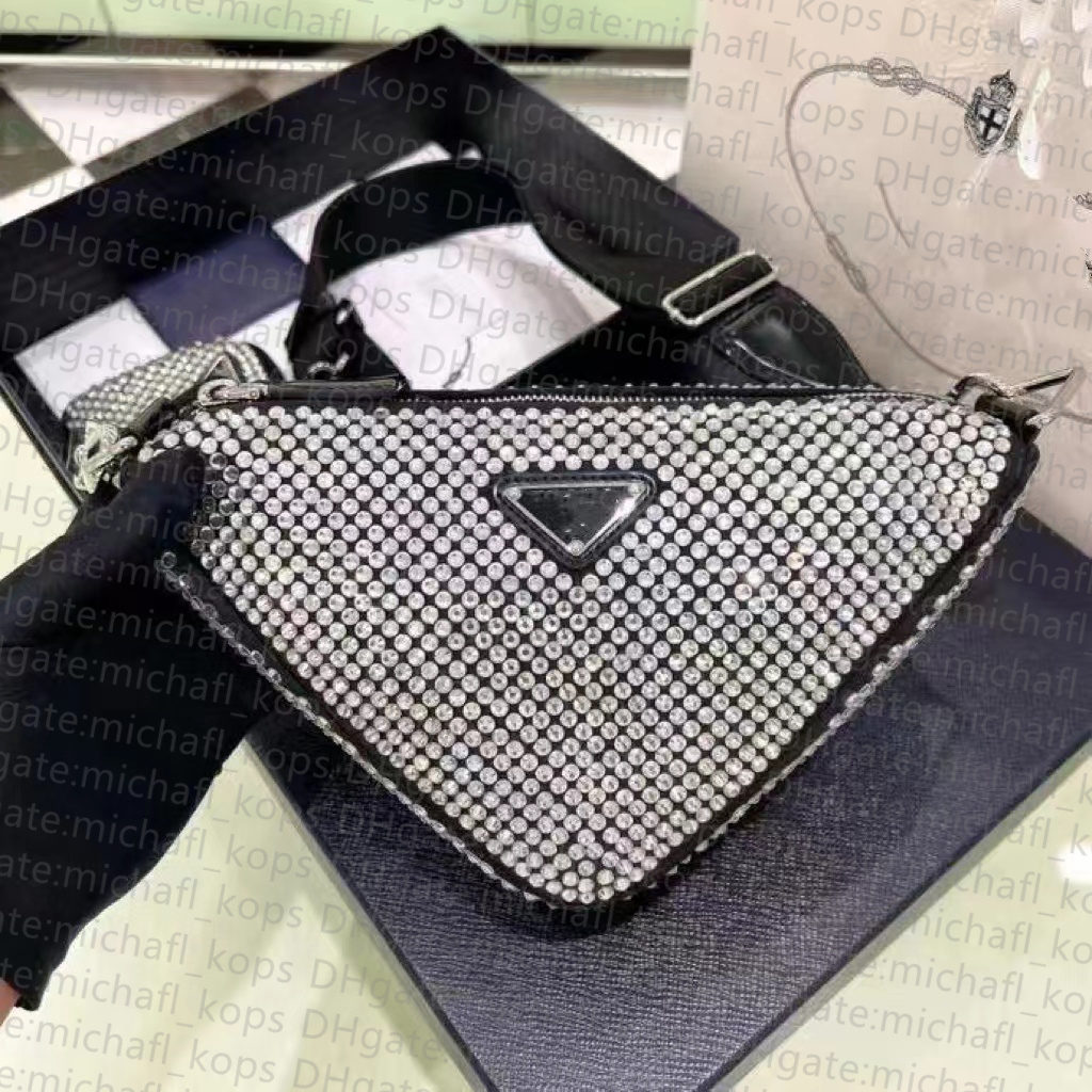10A Top Women Bag Triangle Crystal Diamond Set Shoulder Bag Metal Logo Large Capacity Zipper Opening Original Style Luxury Designer Fashion Crossbody Bag, Silver inlaid diamond
10A Top Women Bag Triangle Crystal Diamond Set Shoulder Bag Metal Logo Large Capacity Zipper Opening Original Style Luxury Designer Fashion Crossbody Bag, Silver inlaid diamond