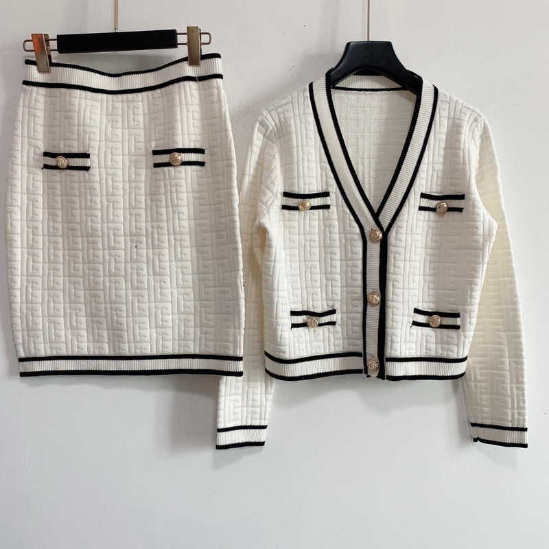 Casual Dresses Sweater Skir Two Pieces Skirt Short Sleeves Knitted Cloth Luxury Designer Clothes, Black dress
Casual Dresses Sweater Skir Two Pieces Skirt Short Sleeves Knitted Cloth Luxury Designer Clothes, Black dress