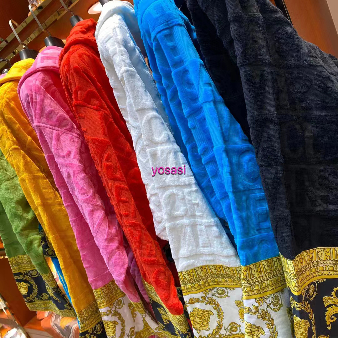 Velvet Bathrobe Robe Designers Bathrobe Baroque Fashion Pajamas Mens Women Letter Jacquard Printing Barocco Print Sleeves Shawl Collar, Red
Velvet Bathrobe Robe Designers Bathrobe Baroque Fashion Pajamas Mens Women Letter Jacquard Printing Barocco Print Sleeves Shawl Collar, Red
