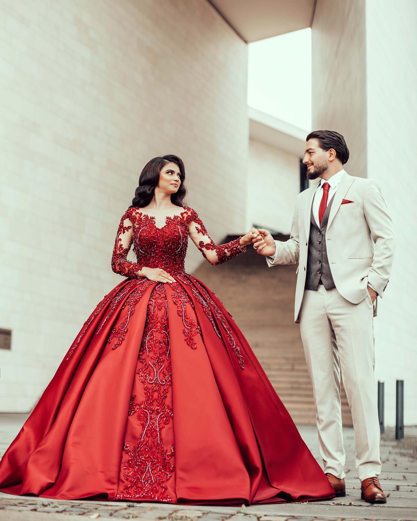 Red Beaded Ball Gown Dresses With Long Sleeves Appliques Sheer V Neck Bridal Gowns Satin Sweep Train Wedding Dress