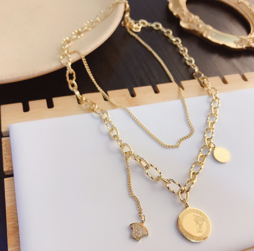 Luxury Brand Exquisite Portrait Pendant Necklace Selected 18k Gold Plated Necklace Premium Girl Long Chain Popular Romantic Couple Gift Family
Luxury Brand Exquisite Portrait Pendant Necklace Selected 18k Gold Plated Necklace Premium Girl Long Chain Popular Romantic Couple Gift Family