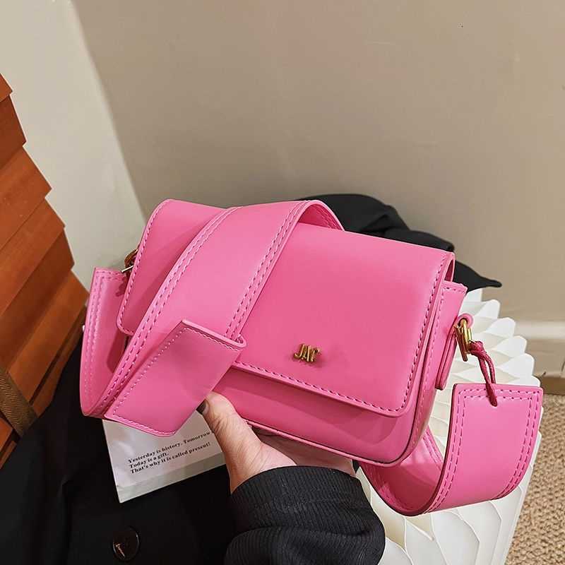 Niche Designer Jacq Small Bag Versatile Shoulder Messenger handbags Same Small Square Bags mens Womens Shopping handbag 
Niche Designer Jacq Small Bag Versatile Shoulder Messenger handbags Same Small Square Bags mens Womens Shopping handbag
