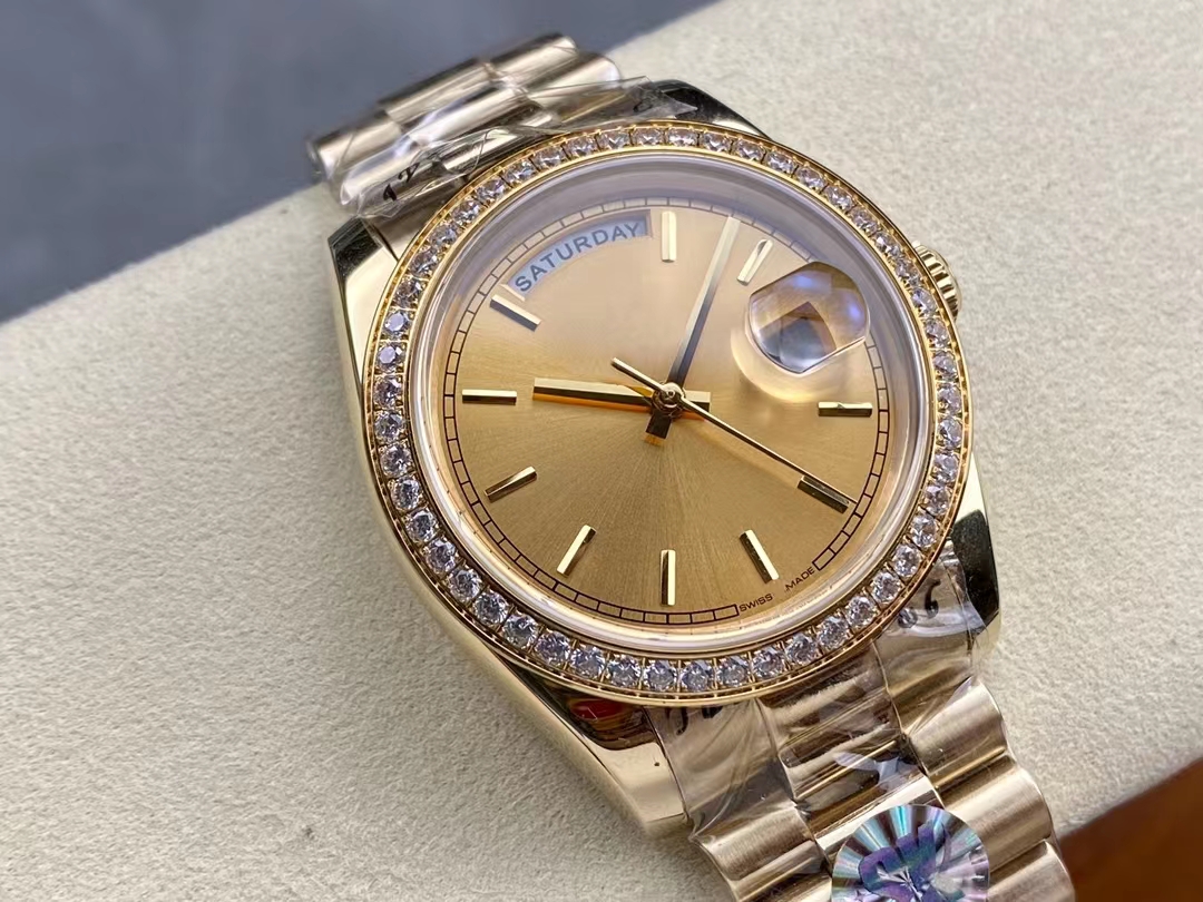 Fashion women's mechanical watch with diamond dial original imported movement 2824 self-winding 316L fine steel sapphire mirror double calendar designer watch, Gold
Fashion women's mechanical watch with diamond dial original imported movement 2824 self-winding 316L fine steel sapphire mirror double calendar designer watch, Gold