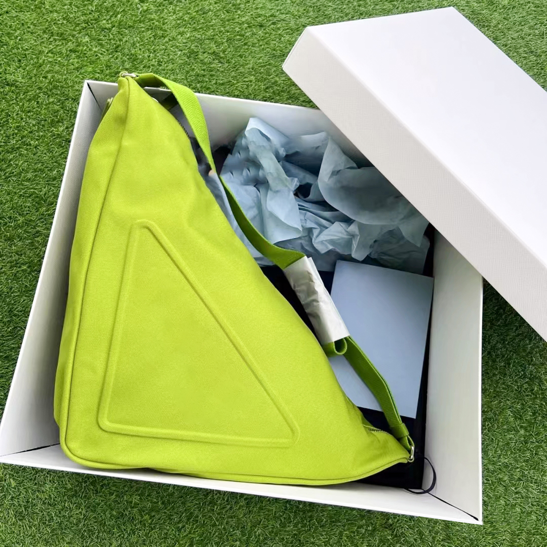 Nylon Recycled bag Canvas triangle pochette mens shoulder large womens tote famous Crossbody Hobo travel Luxurys Designers sport belt waist bags casual gym duffle, Carton
Nylon Recycled bag Canvas triangle pochette mens shoulder large womens tote famous Crossbody Hobo travel Luxurys Designers sport belt waist bags casual gym duffle, Carton