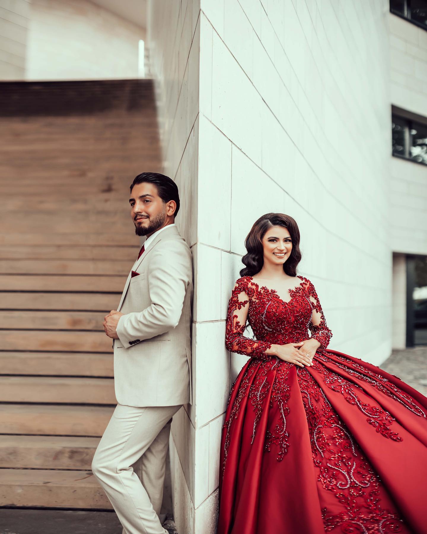 Red Beaded Ball Gown Dresses With Long Sleeves Appliques Sheer V Neck Bridal Gowns Satin Sweep Train Wedding Dress