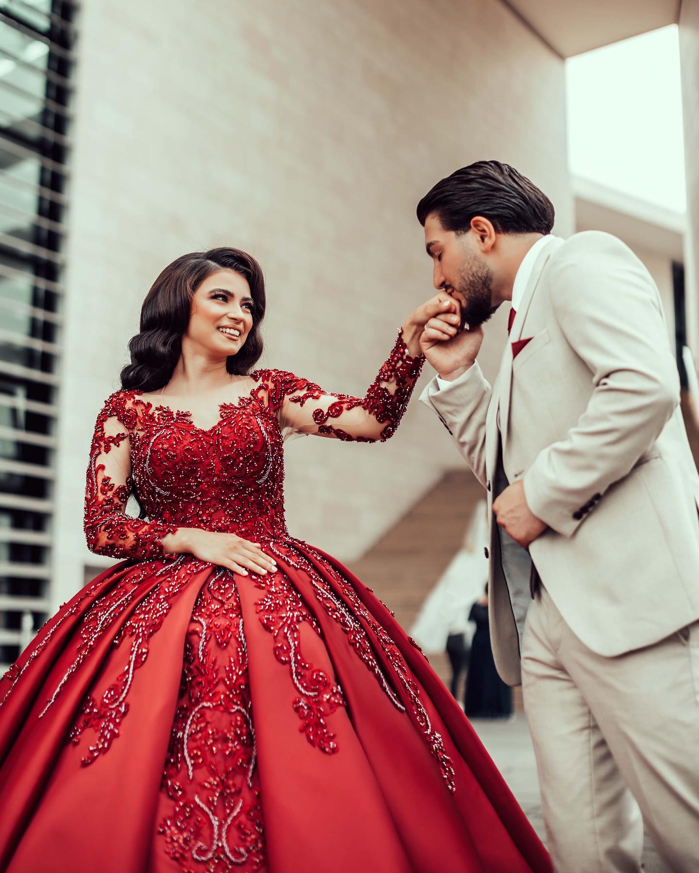 Red Beaded Ball Gown Dresses With Long Sleeves Appliques Sheer V Neck Bridal Gowns Satin Sweep Train Wedding Dress