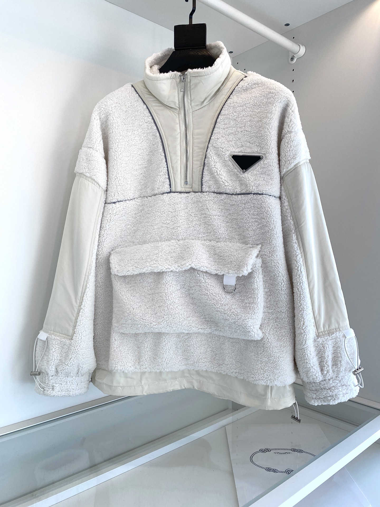 winter Autumn and fashion hoodies rab fleece men' fleece nylon splicing casual pullover sweater outdoor warm coat large pocket decorative zipper placket jacket, White
winter Autumn and fashion hoodies rab fleece men' fleece nylon splicing casual pullover sweater outdoor warm coat large pocket decorative zipper placket jacket, White