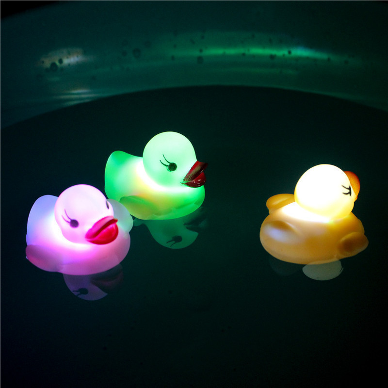 Bath Toys LED Water Sensor Luminous Duck Floating In Colorful Holiday Gift 221118