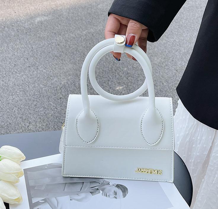2023 women brand pu leather one shoulder messenger hand-held small square bag women's bag small purses mini tote clutch strap
2023 women brand pu leather one shoulder messenger hand-held small square bag women's bag small purses mini tote clutch strap