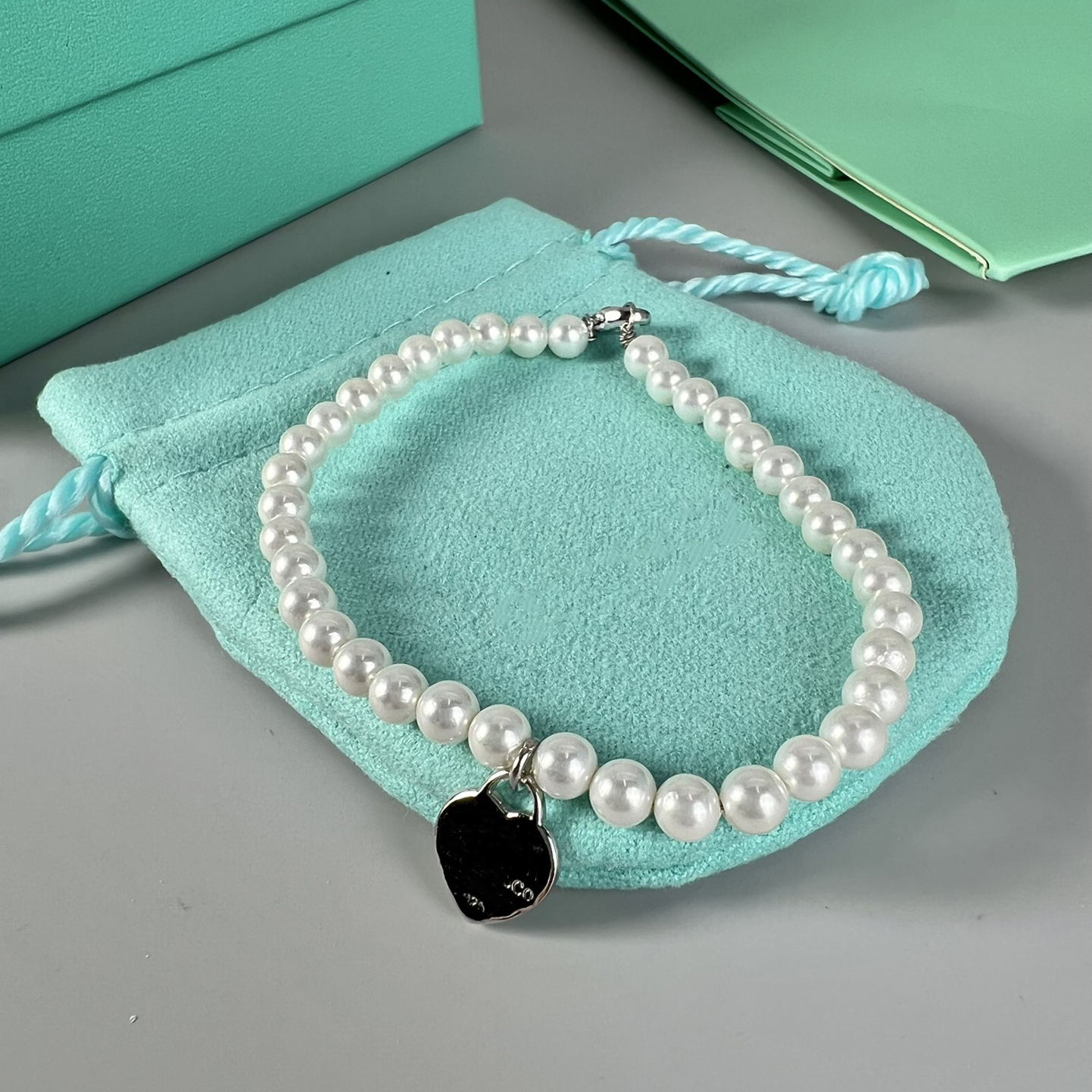 designer bracelet Luxurys link women link charm Pearls bracelets love trendy fashion shiny and eyatching fine jewelry Elegant temperament versatile very nice
designer bracelet Luxurys link women link charm Pearls bracelets love trendy fashion shiny and eyatching fine jewelry Elegant temperament versatile very nice