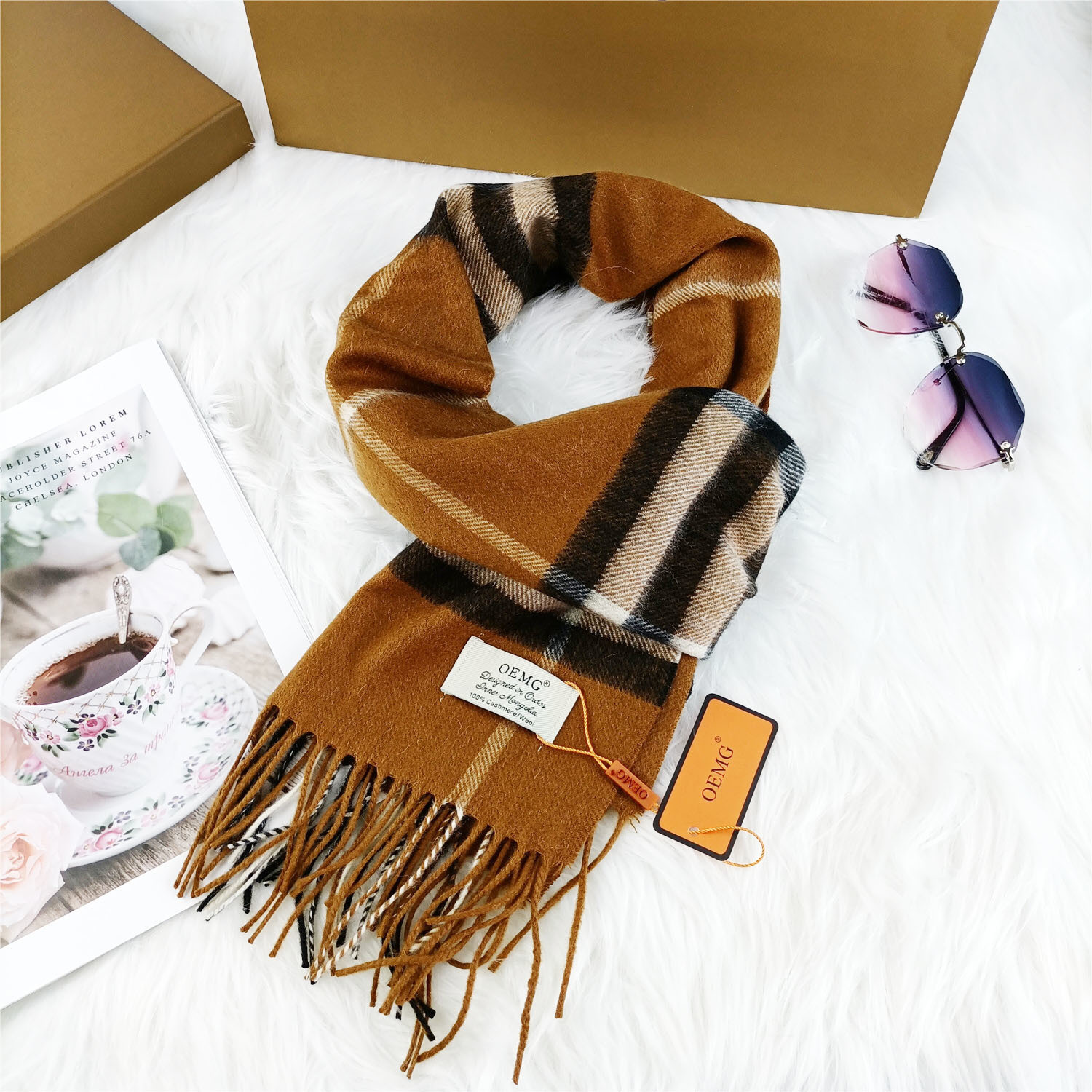 Scarves OEMG 100 Cashmere Scarf and Wool Hijab Ultra Warm Elegant Plaid Winter Spring Clothes Accessory 70 9inX11 8in Giftbox 221119
Scarves OEMG 100 Cashmere Scarf and Wool Hijab Ultra Warm Elegant Plaid Winter Spring Clothes Accessory 70 9inX11 8in Giftbox 221119