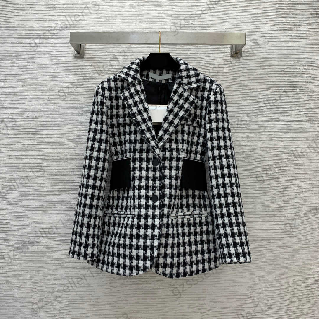 Womens Jacket Designer Letter Printing Elastic Webbing Waist Folding Design Plaid Jackets Lapel Pocket Button Flap Long Sleeves Slimling Tops Brand Women Wear, Extra shipping
Womens Jacket Designer Letter Printing Elastic Webbing Waist Folding Design Plaid Jackets Lapel Pocket Button Flap Long Sleeves Slimling Tops Brand Women Wear, Extra shipping