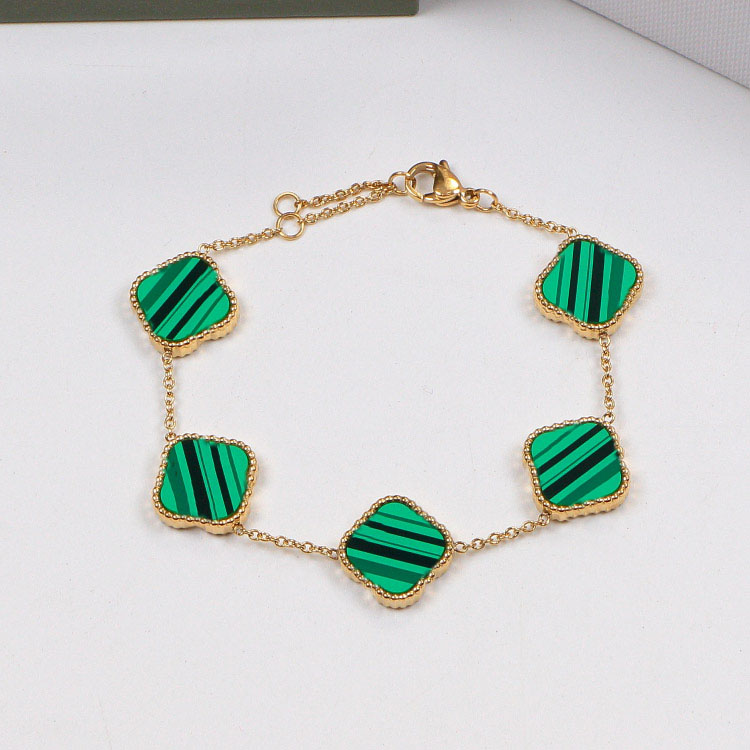 Designer fashion jewelry Bracelets Classic Clover Bracelet Fashion Five Flower for Man Woman Gold Silver Optional 18 Color emerald pendant
Designer fashion jewelry Bracelets Classic Clover Bracelet Fashion Five Flower for Man Woman Gold Silver Optional 18 Color emerald pendant