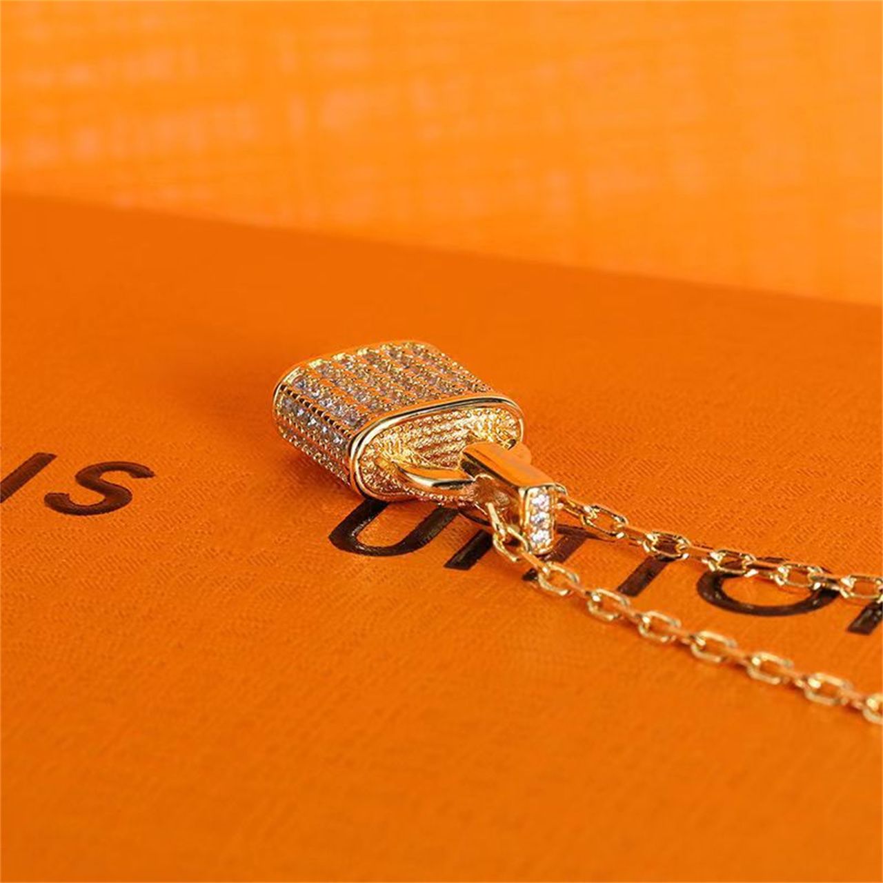 Fashion 925 Silver Sterling Fine Brand necklace Jewelry For Women Luxury Letter Pendant Wedding Gift 18K Titanium Steel Alloy Stainless Steel
Fashion 925 Silver Sterling Fine Brand necklace Jewelry For Women Luxury Letter Pendant Wedding Gift 18K Titanium Steel Alloy Stainless Steel