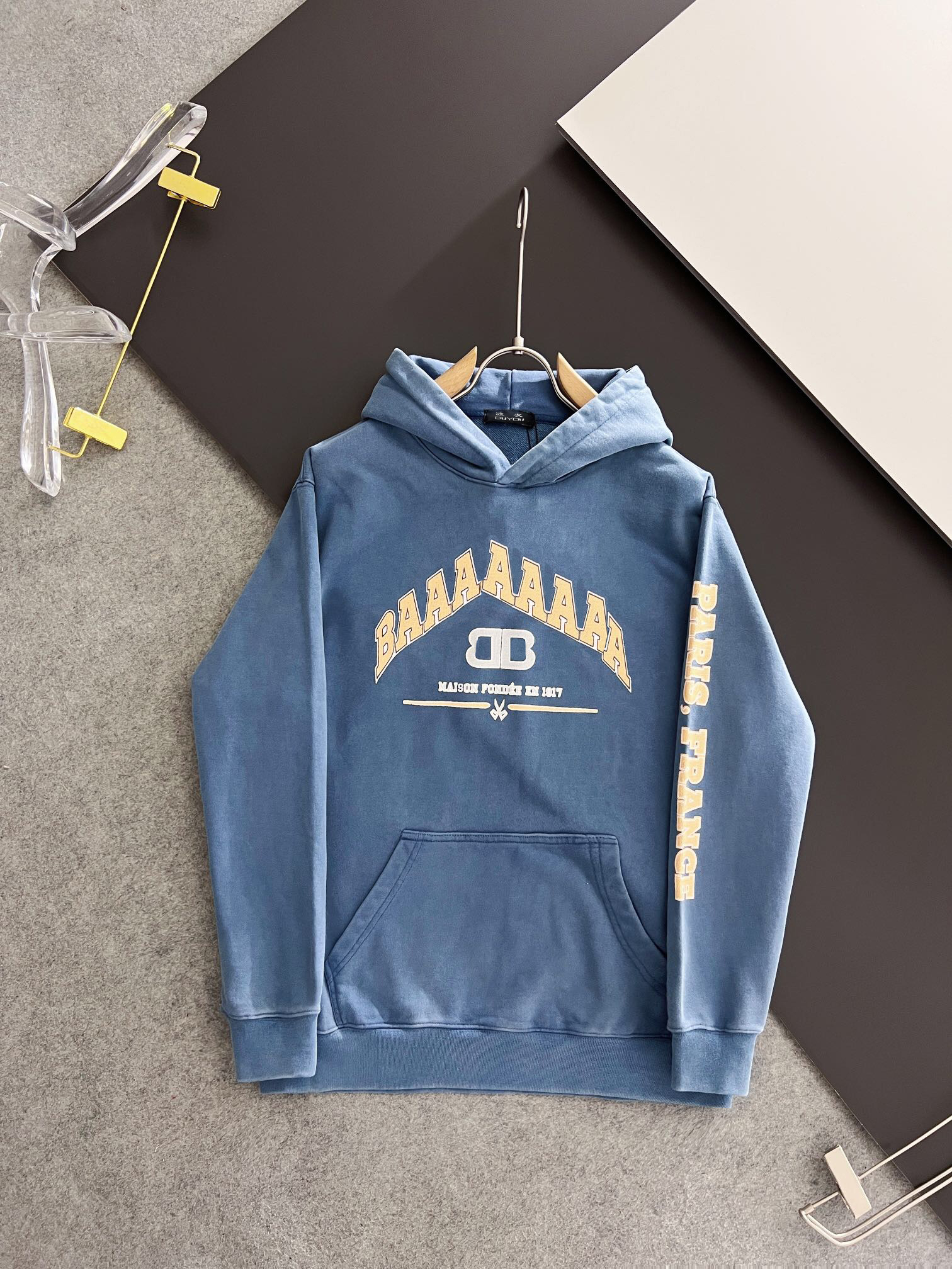 DUYOU MAISON Loose Hoodies Luxury Designer Men Hoody Women Sweatshirts Combed Cotton Crack Print Sueter Hombre Heather Pullover Hoodies for Man DY029, Blue
DUYOU MAISON Loose Hoodies Luxury Designer Men Hoody Women Sweatshirts Combed Cotton Crack Print Sueter Hombre Heather Pullover Hoodies for Man DY029, Blue