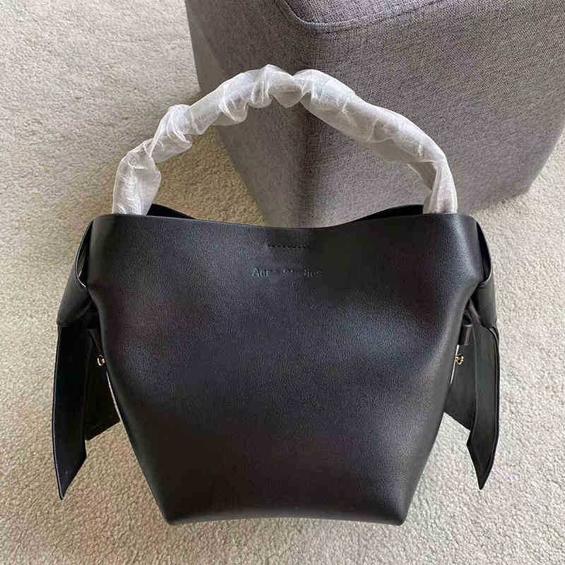 Swedish designer bag Niche Acne 2022studios Designer Bags Fashion Bow Single Shoulder Messenger Handbag Jin Yiya Star With the Luxury Brand 8N2G ITTX, Black spot
Swedish designer bag Niche Acne 2022studios Designer Bags Fashion Bow Single Shoulder Messenger Handbag Jin Yiya Star With the Luxury Brand 8N2G ITTX, Black spot