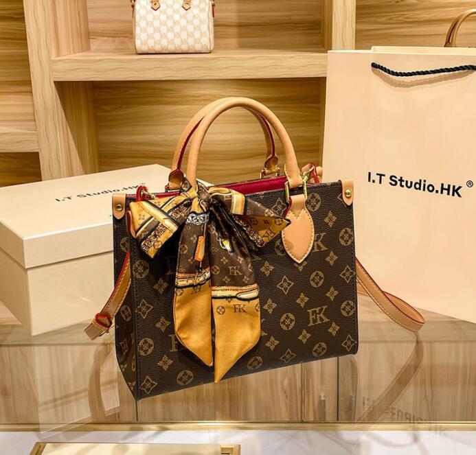 Designers Handbag Luxurys handbags Evening Bags High Quality Ladies Chain Shoulder Bag Patent Leather Diamond Luxury Cross body Bag 644, 123
Designers Handbag Luxurys handbags Evening Bags High Quality Ladies Chain Shoulder Bag Patent Leather Diamond Luxury Cross body Bag 644, 123