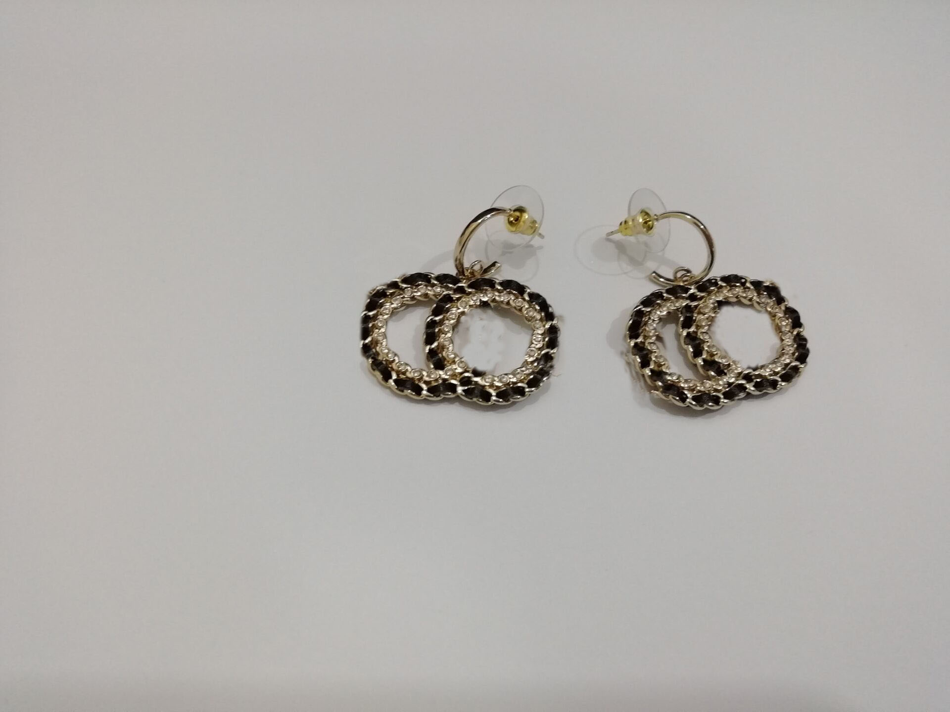 Fashion dangle Black leather crystal earrings designer earings for women party wedding lovers gift jewelry with flannel bag
Fashion dangle Black leather crystal earrings designer earings for women party wedding lovers gift jewelry with flannel bag
