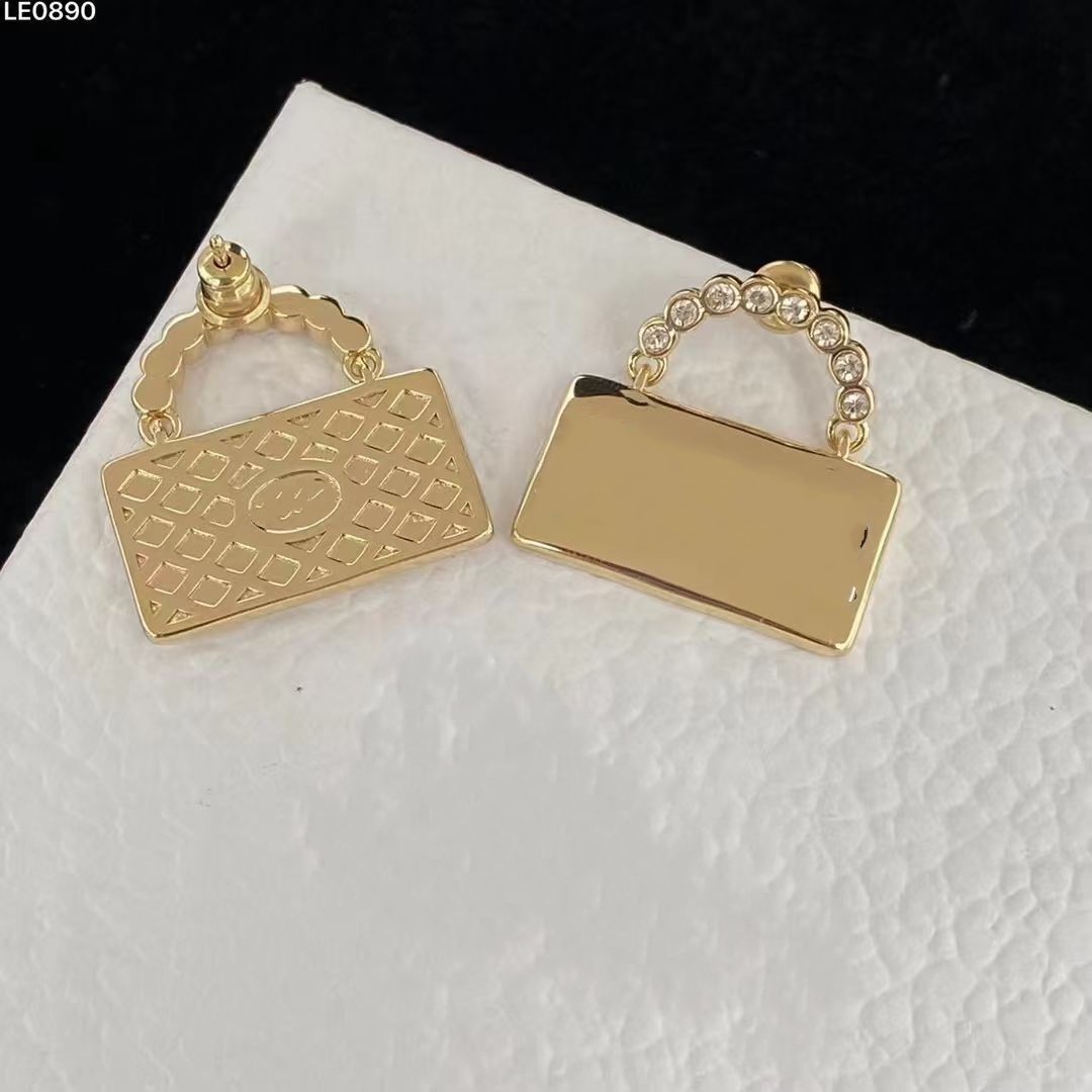 Never Fade Vintage elegant diamond pearl dangle letter branded logo engrave original drop earrings girl women gold brass love wedding charm earring
Never Fade Vintage elegant diamond pearl dangle letter branded logo engrave original drop earrings girl women gold brass love wedding charm earring