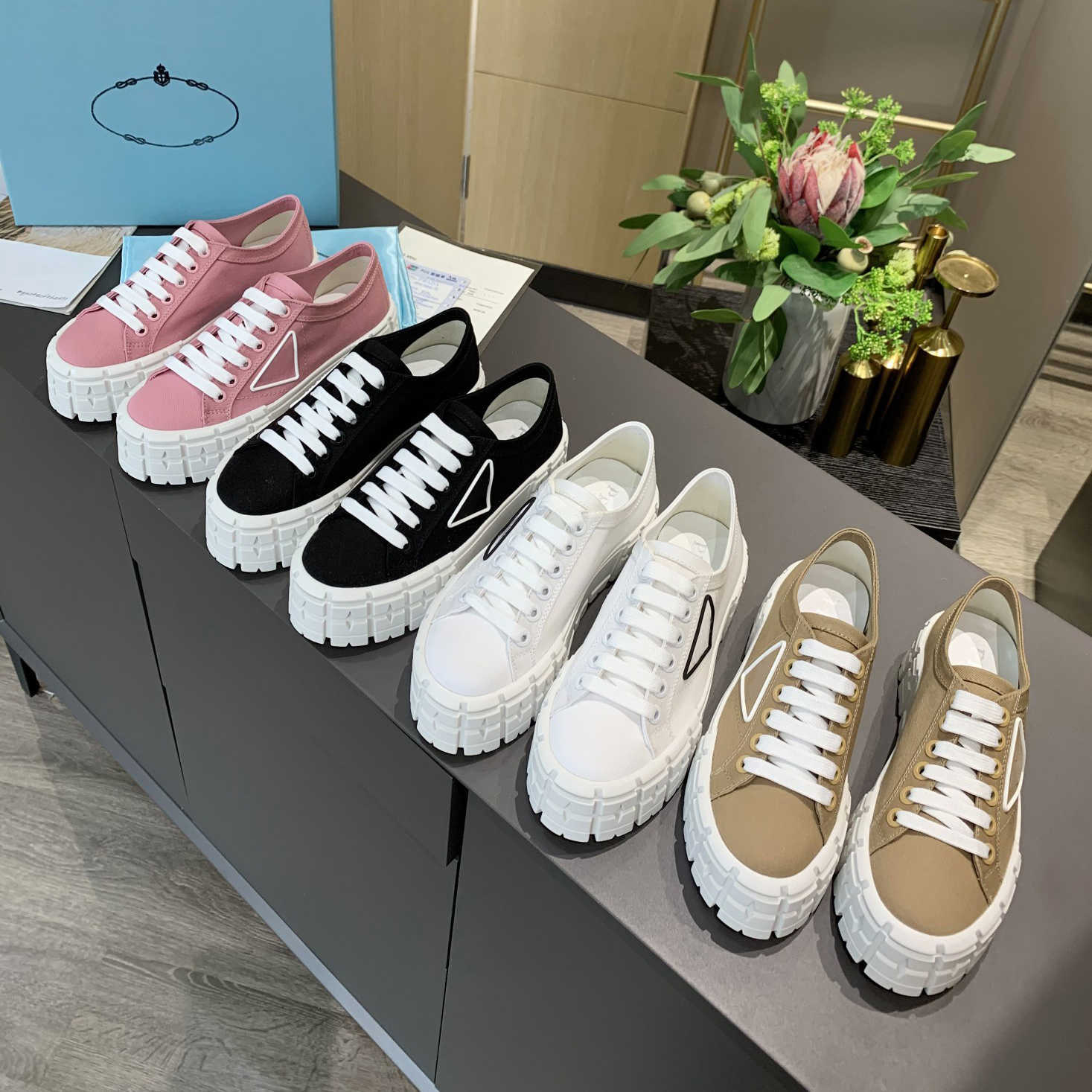 Men Jumpmans Designer Luxurys Shoes Outdoor Sneakers Chaussures Jorde ACE Runnings Sport Women Shoe DuNks Low des Chaussures 1s 11s 4s 9R4M
Men Jumpmans Designer Luxurys Shoes Outdoor Sneakers Chaussures Jorde ACE Runnings Sport Women Shoe DuNks Low des Chaussures 1s 11s 4s 9R4M