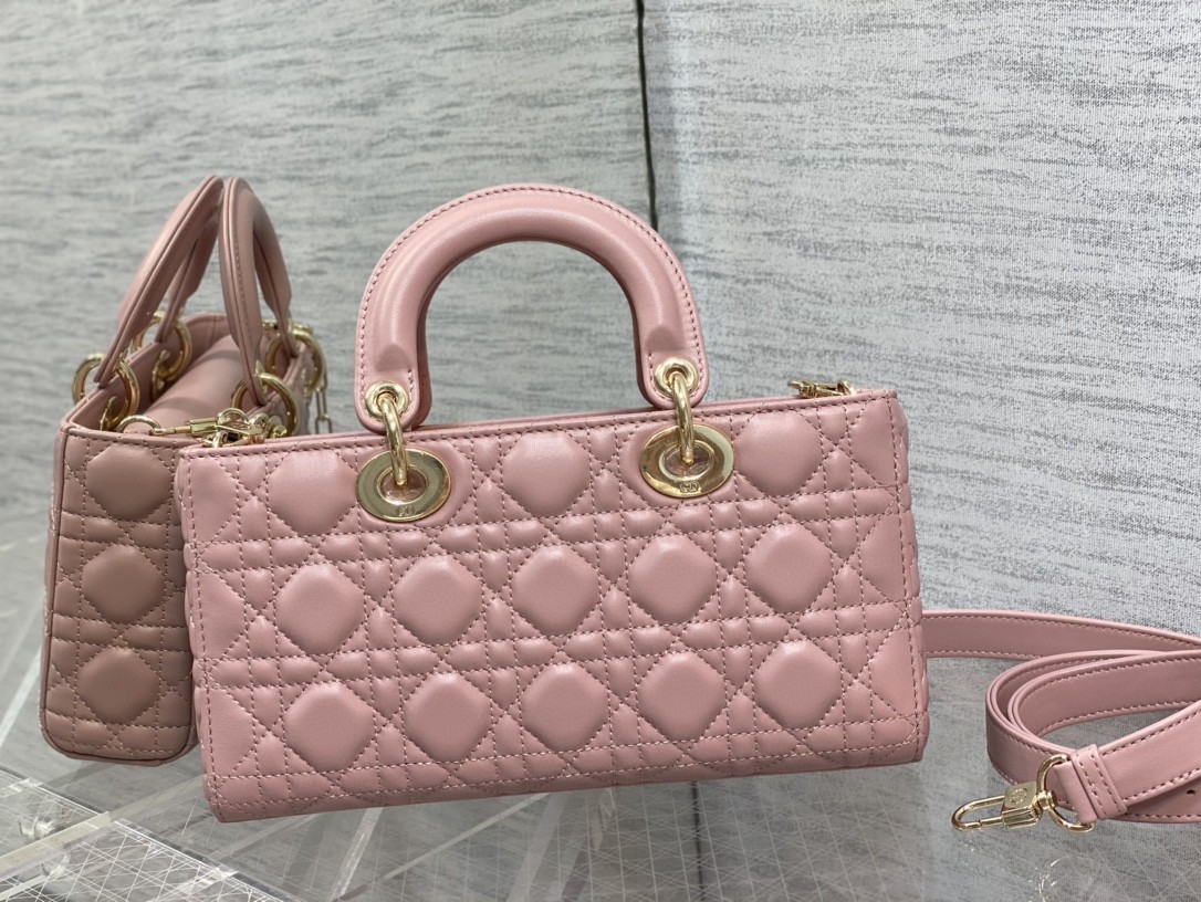 High-end custom quality women's bag Single shoulder bag sheep leather carefully crafted fashion casual M0540
High-end custom quality women's bag Single shoulder bag sheep leather carefully crafted fashion casual M0540