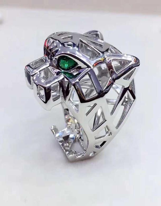 Trendy Hollow Leopard Animal Finger Ring Green Eyes Hollow Panther Heads Index Finger Ring for Men Women Party Jewelry Y07231297234
Trendy Hollow Leopard Animal Finger Ring Green Eyes Hollow Panther Heads Index Finger Ring for Men Women Party Jewelry Y07231297234