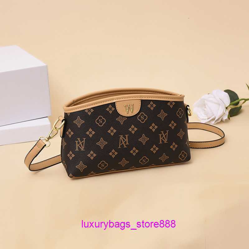 New Korean Fashion Simple One Shoulder Slightly Straddle Small Net Red Women's Design Bag Cheap Retail Wholesale, Brown ak
New Korean Fashion Simple One Shoulder Slightly Straddle Small Net Red Women's Design Bag Cheap Retail Wholesale, Brown ak