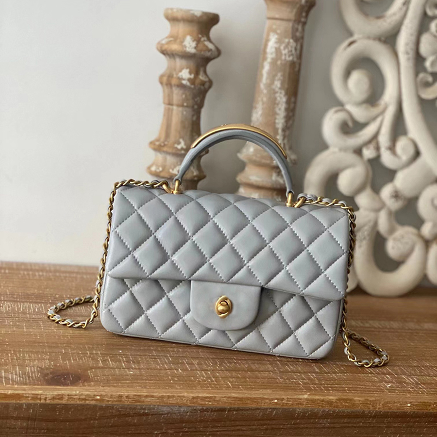 10A Mirror quality Luxury designer Mini Flap Bag With Top Handle 20CM Sheepskin Chain Bags With Box C133
10A Mirror quality Luxury designer Mini Flap Bag With Top Handle 20CM Sheepskin Chain Bags With Box C133
