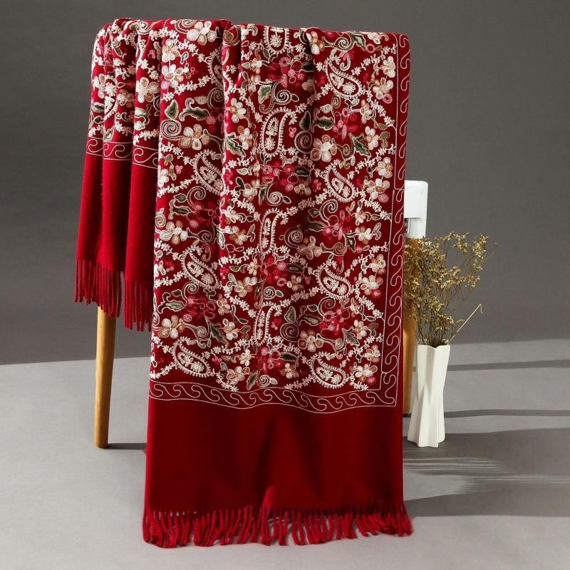 Scarves Pashmina Women Shawls Embroidery Flower Wrap Chal Soft Imitation Cashmere Mujer Bufanda Scarf Tassels Muffler Poncho Cape 221119
Scarves Pashmina Women Shawls Embroidery Flower Wrap Chal Soft Imitation Cashmere Mujer Bufanda Scarf Tassels Muffler Poncho Cape 221119