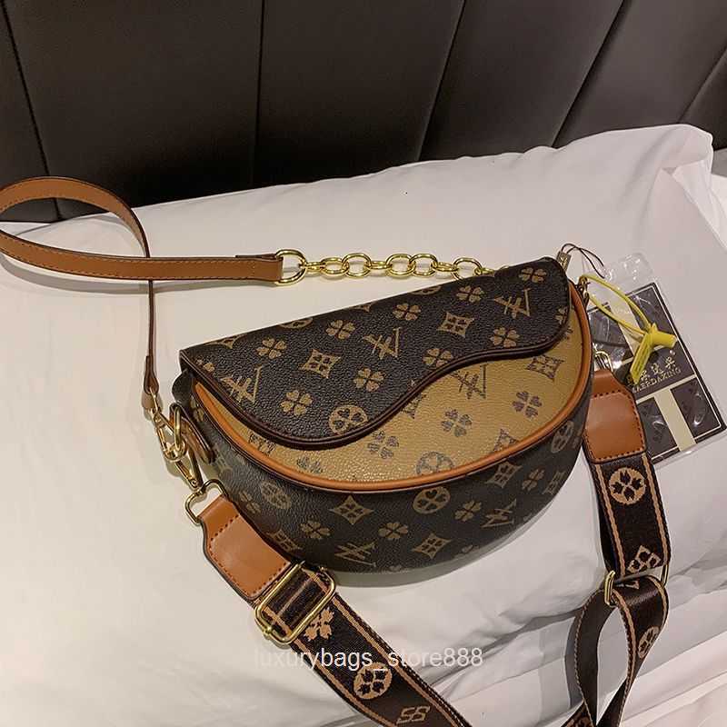 Handbag Clearance Wholesale Netting Red Printed European and Shoulder Bag Women 2023 New Fashion Versatile Chain Small Messenger, Brown
Handbag Clearance Wholesale Netting Red Printed European and Shoulder Bag Women 2023 New Fashion Versatile Chain Small Messenger, Brown