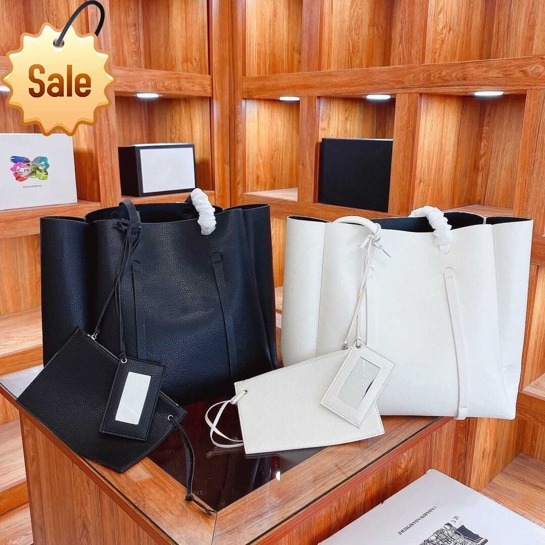 Women's Luxury Designer Handbags 2023 New Fashion All-in-one Messenger Bag Shopping Bag Multifunctional Black and White Tote Bags Factory Direct Sales
Women's Luxury Designer Handbags 2023 New Fashion All-in-one Messenger Bag Shopping Bag Multifunctional Black and White Tote Bags Factory Direct Sales