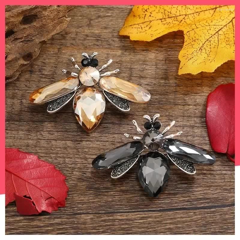 Brooches Black Crystal Cute Moth Brooch Small Gold Insect Women's Pin Scarf Clip Jewelry
Brooches Black Crystal Cute Moth Brooch Small Gold Insect Women's Pin Scarf Clip Jewelry