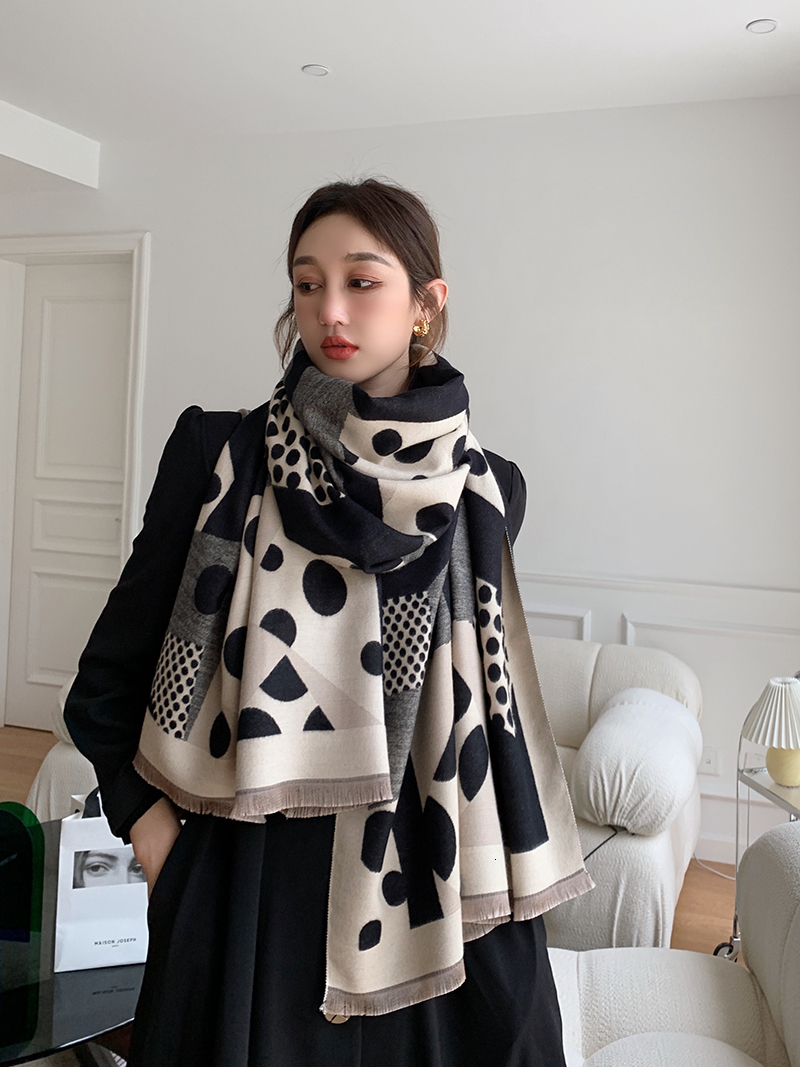 Scarves Winter luxury brand design women cashmere scarf soft double sided jacquard print warm shawl 221119
Scarves Winter luxury brand design women cashmere scarf soft double sided jacquard print warm shawl 221119